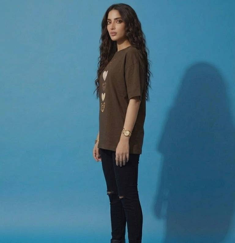 Love Hearts Minimal - Relax Fit T-Shirt